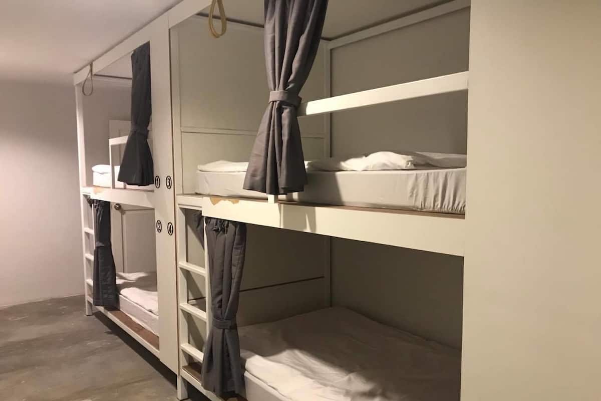 Female Dorm 4 beds | Safe på rommet, lydisolert, wi-fi (inkludert) og sengetøy