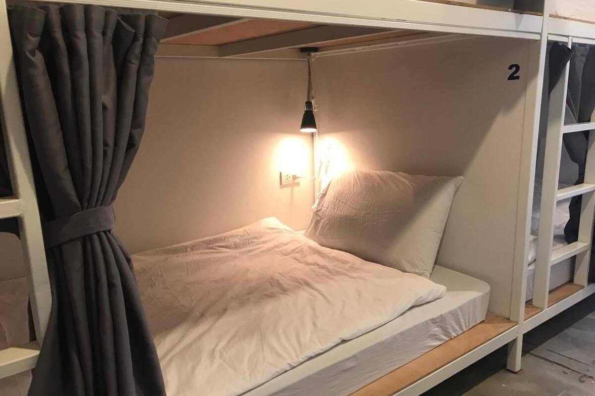 Male Dorm 6 Beds | Safe på rommet, lydisolert, wi-fi (inkludert) og sengetøy