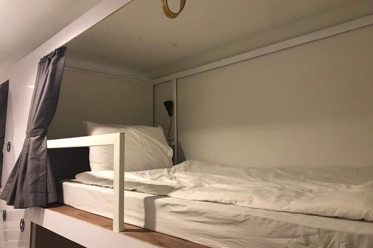 Female Dorm 6 Beds | Safe på rommet, lydisolert, wi-fi (inkludert) og sengetøy