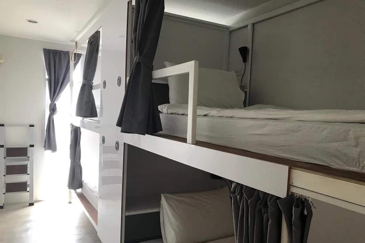 Male Dorm 4 Beds | Safe på rommet, lydisolert, wi-fi (inkludert) og sengetøy