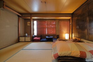 トラディショナル タウンホーム | 2 室のベッドルーム、羽毛の掛け布団、客室ごとに異なる装飾、デスク