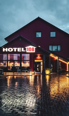 Exterior. Hotel 108
