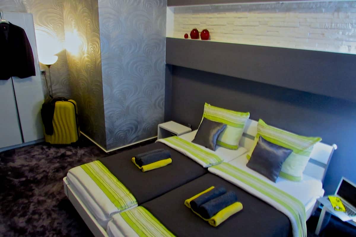 Deluxe Family Room | Desk, free WiFi, bed sheets, wheelchair access