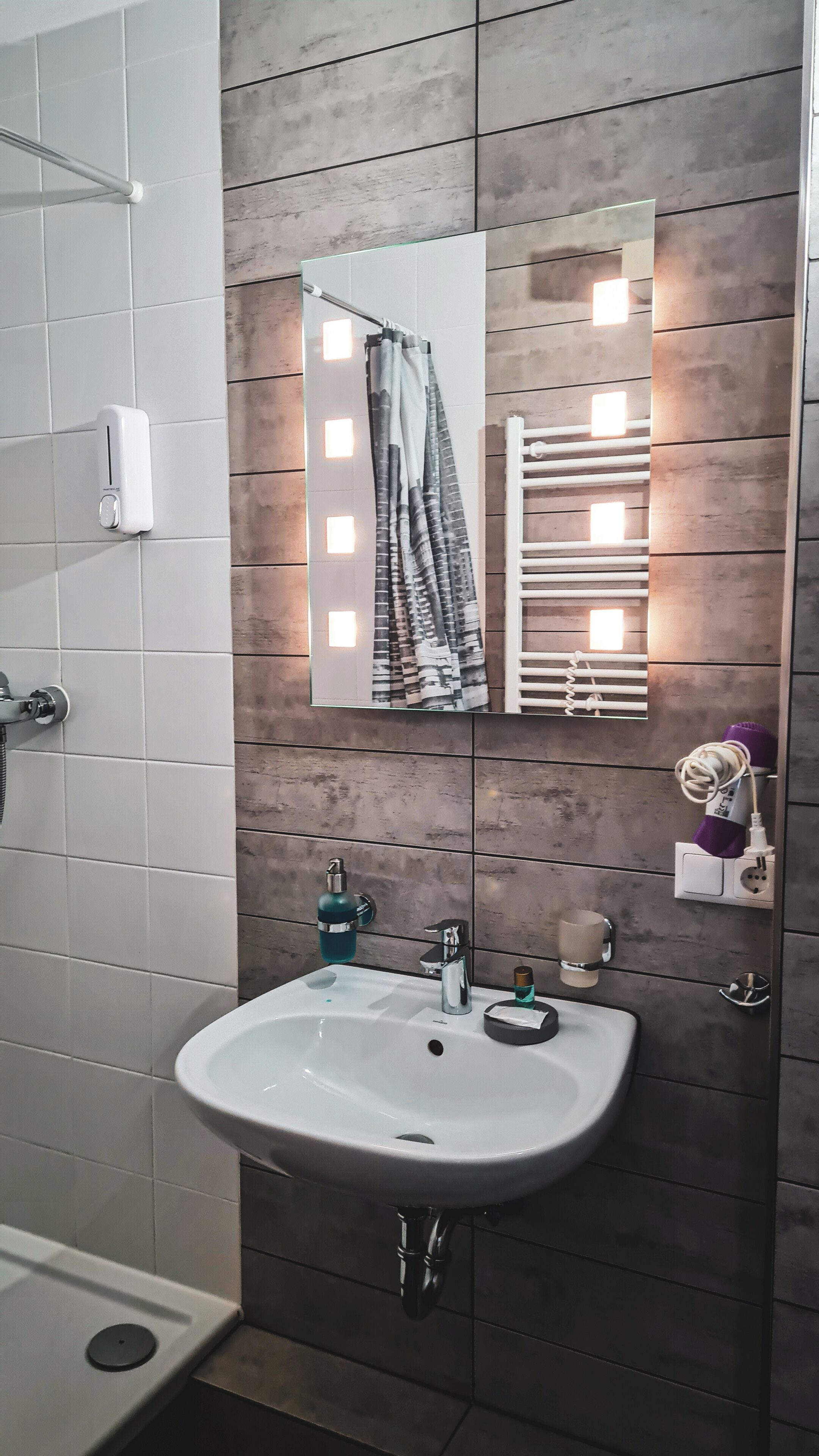 single room | bathroom | shower, free toiletries, hair dryer, towels