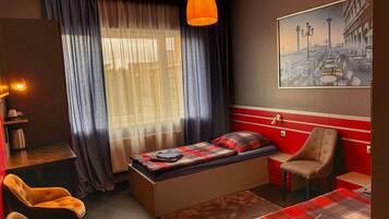 Family Suite, 2 Bedrooms, Non Smoking | Cribs/infant beds, free WiFi, bed sheets