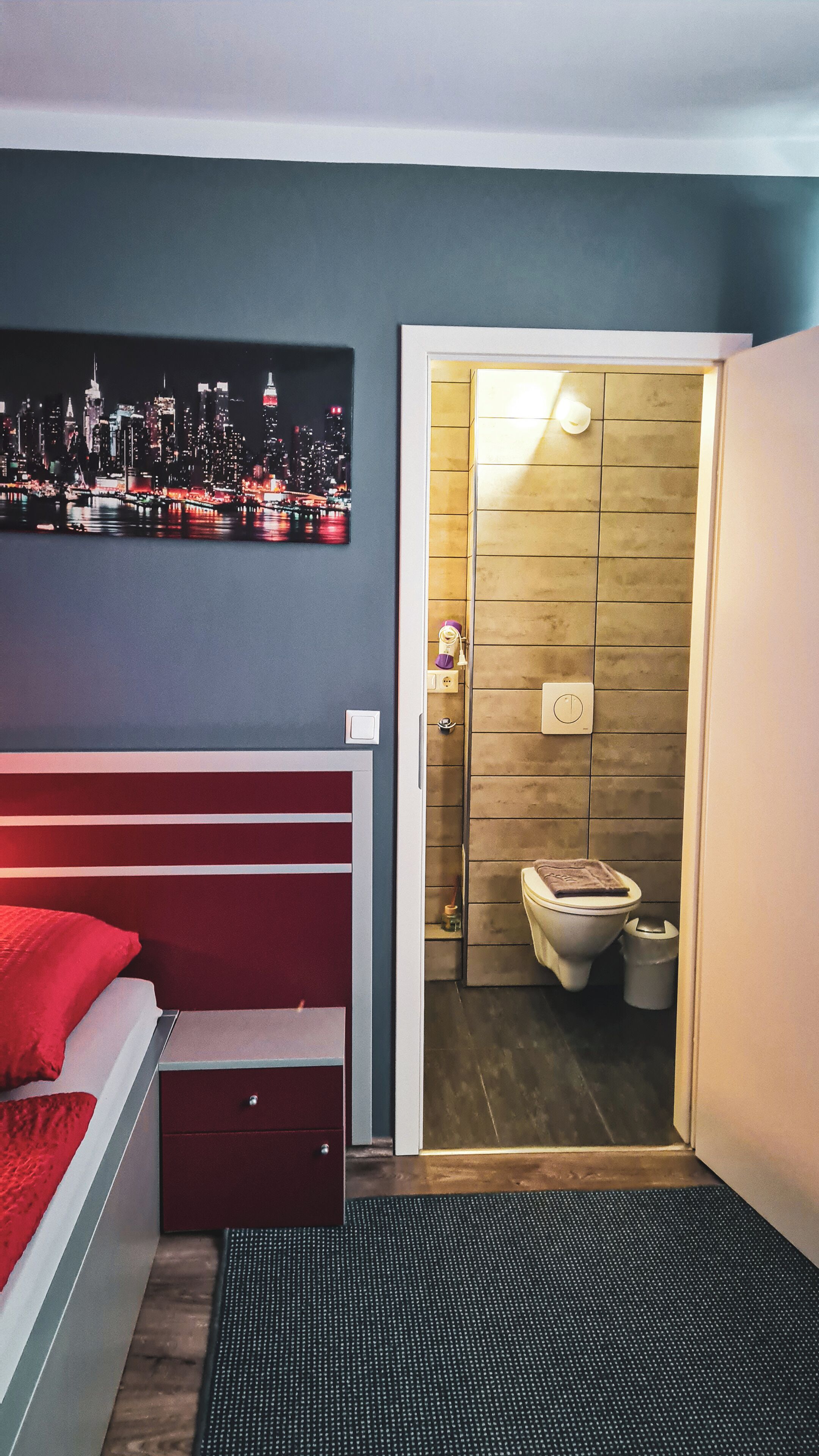 single room | desk, free wifi, bed sheets, wheelchair access