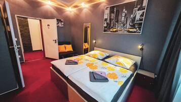 Comfort Double or Twin Room, 1 Queen Bed with Sofa bed | Cribs/infant beds, free WiFi, bed sheets