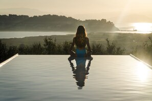 Outdoor pool, pool umbrellas, sun loungers