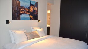 Studio Suite, Terrace | Iron/ironing board (on request), free WiFi, bed sheets - The House of Edward (Ghent)