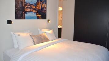 Studio Suite, Terrace | Iron/ironing board, free WiFi, bed sheets