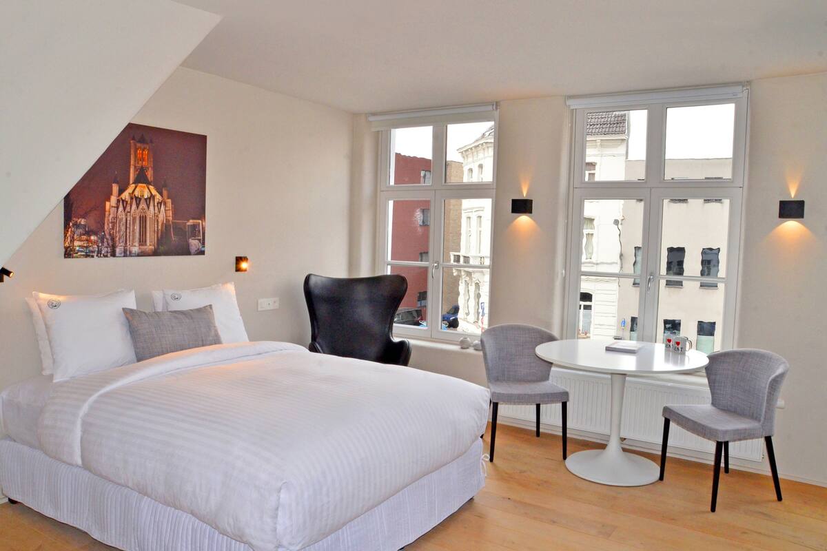 Iron/ironing board (on request), free WiFi, bed sheets