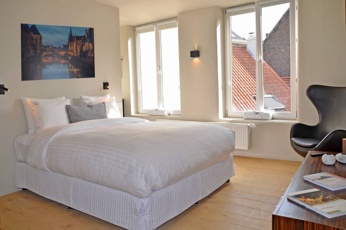 Iron/ironing board (on request), free WiFi, bed sheets