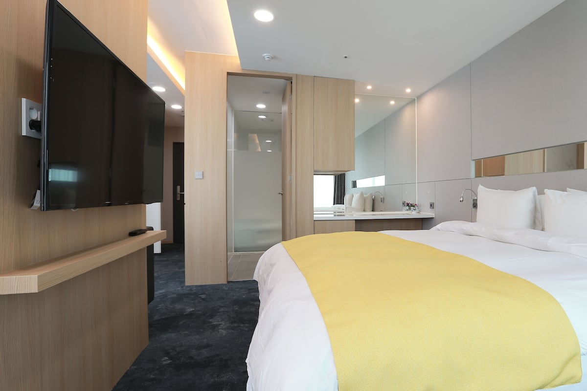 Panoramic-Studiosuite, 1 King-Bett, Bergblick | Daunenbettdecken, schallisolierte Zimmer, kostenloses WLAN, Bettwäsche