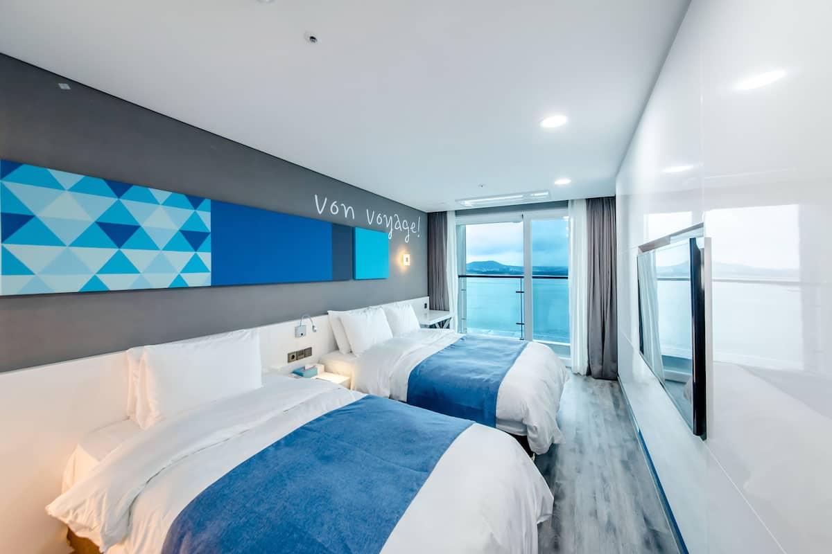 Down duvets, soundproofing, free WiFi, bed sheets