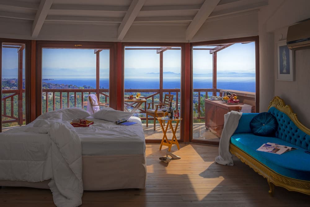 Aeneas Hotel