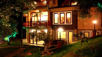 Façade de lâhĂ©bergement - soirĂ©e/nuit