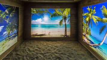 Couples treatment rooms, sauna, hot tub, steam room, Turkish bath
