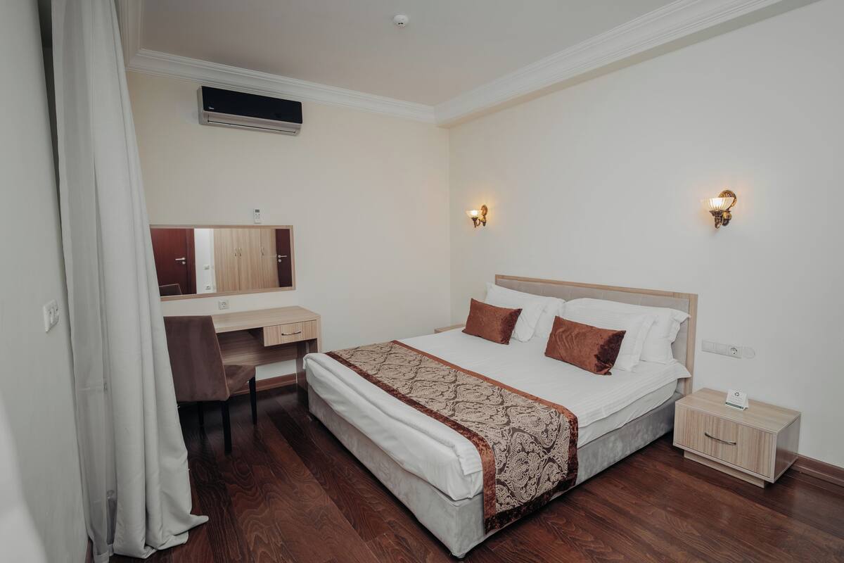 Villa, 3 Schlafzimmer, Terrasse | Minibar, Zimmersafe, Schreibtisch, Bügeleisen/Bügelbrett