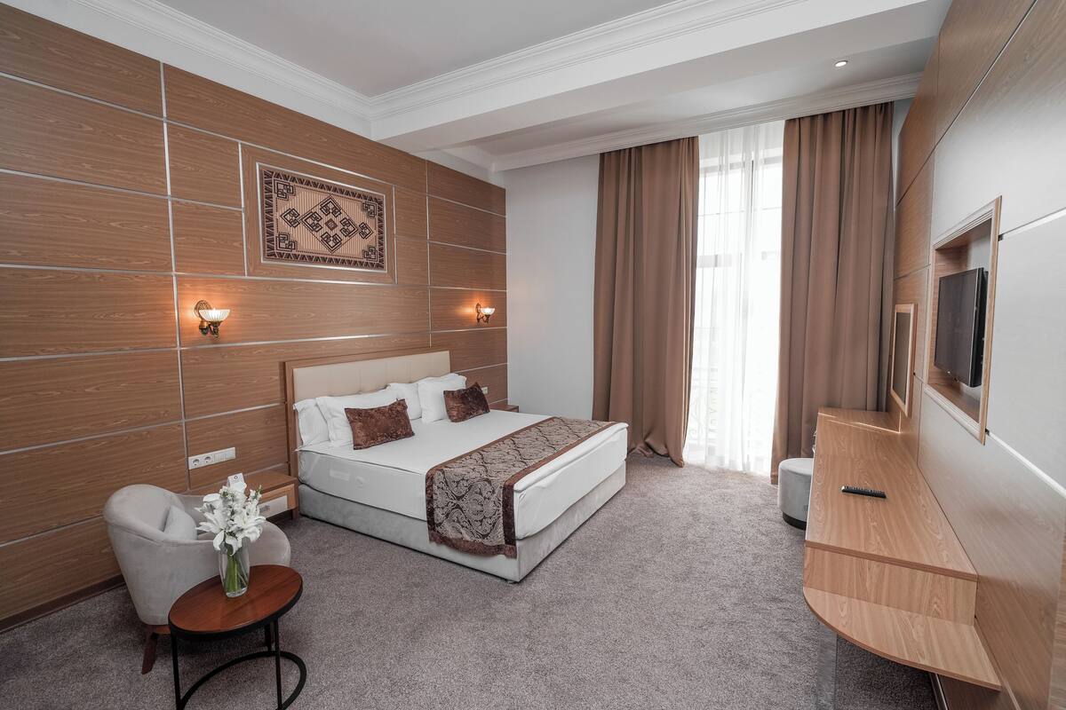 Comfort-Suite, 1 Schlafzimmer | Minibar, Zimmersafe, Schreibtisch, Bügeleisen/Bügelbrett