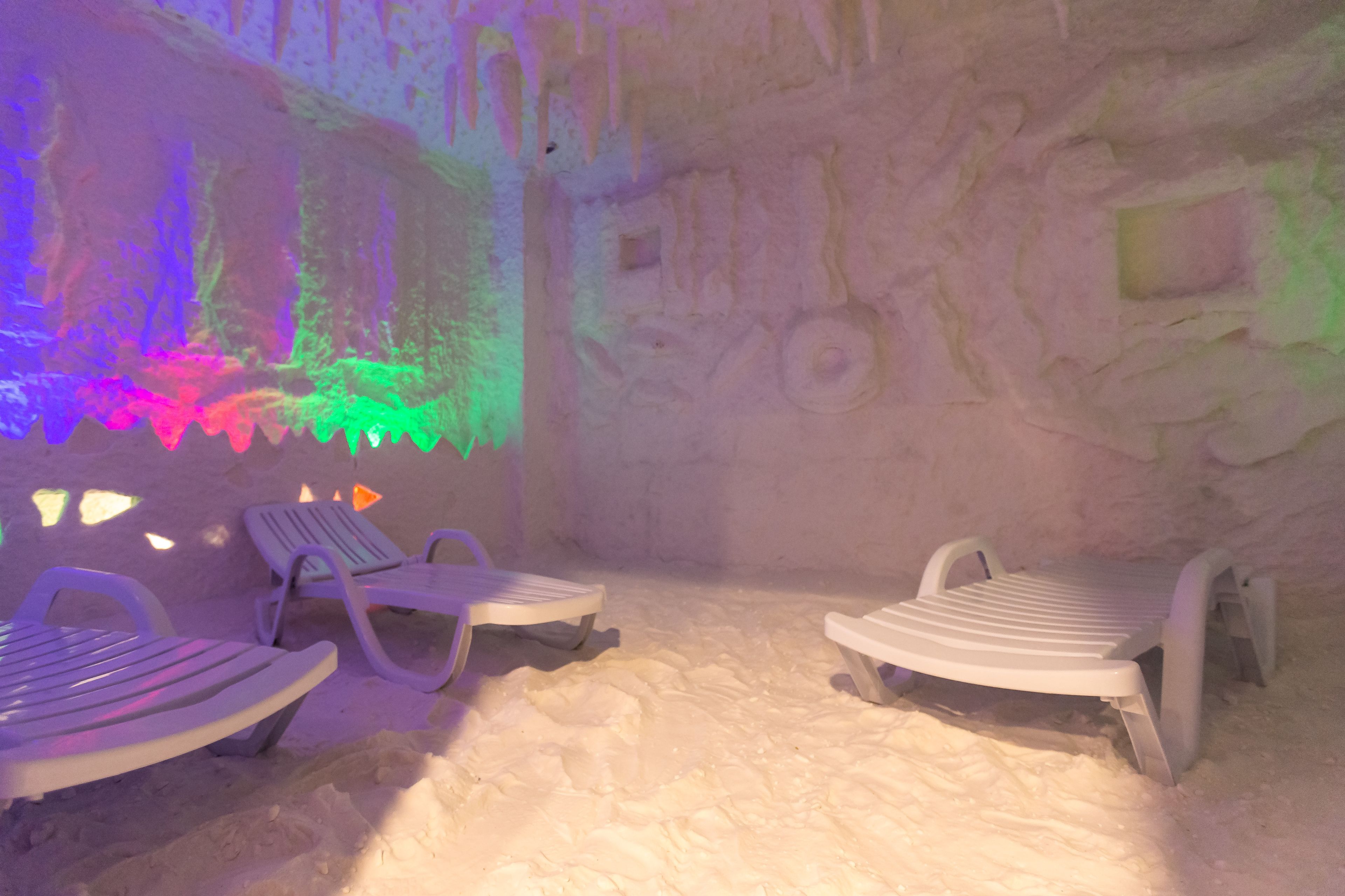 Couples treatment room(s), sauna, hot tub, steam room