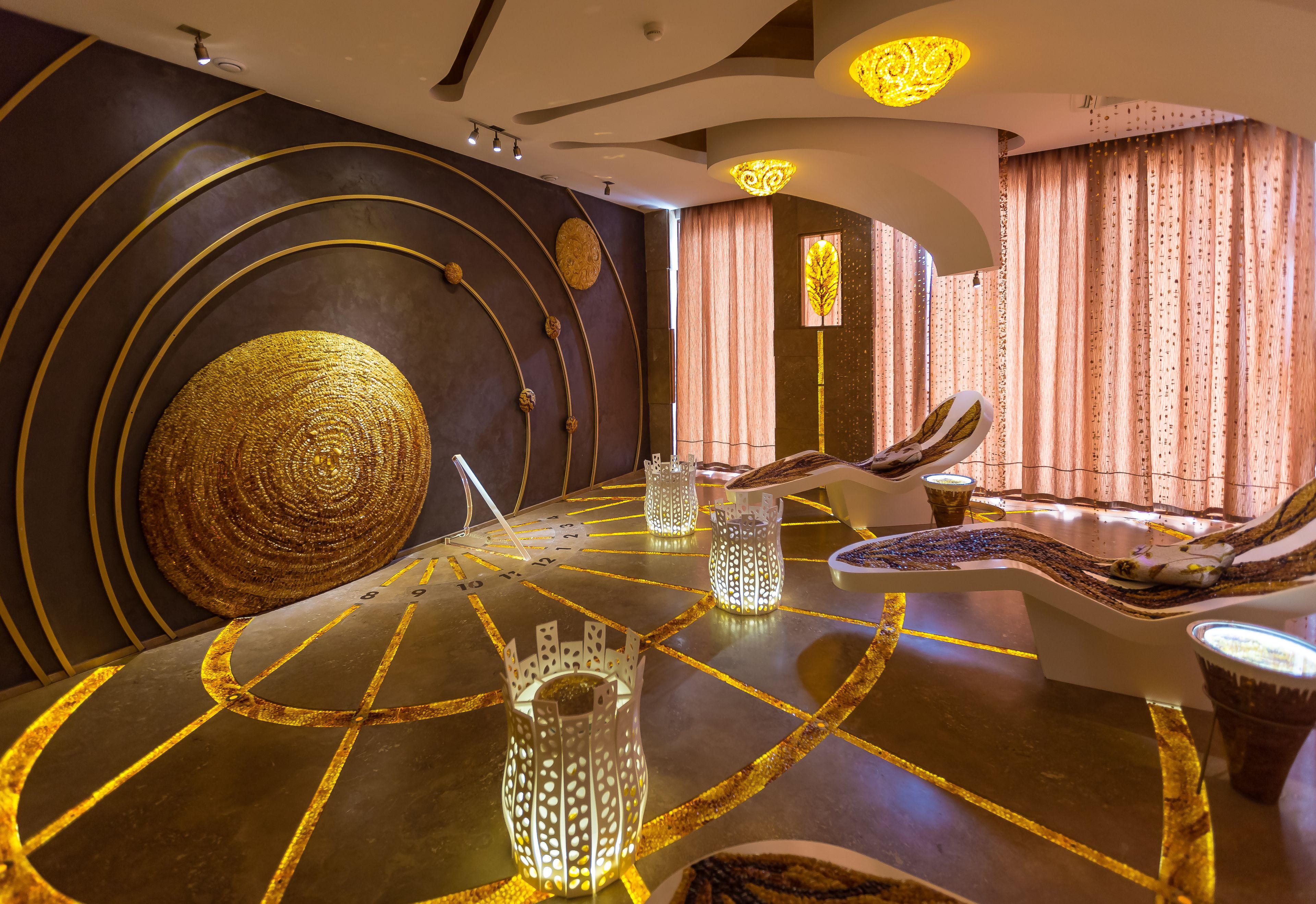 Couples treatment room(s), sauna, hot tub, steam room