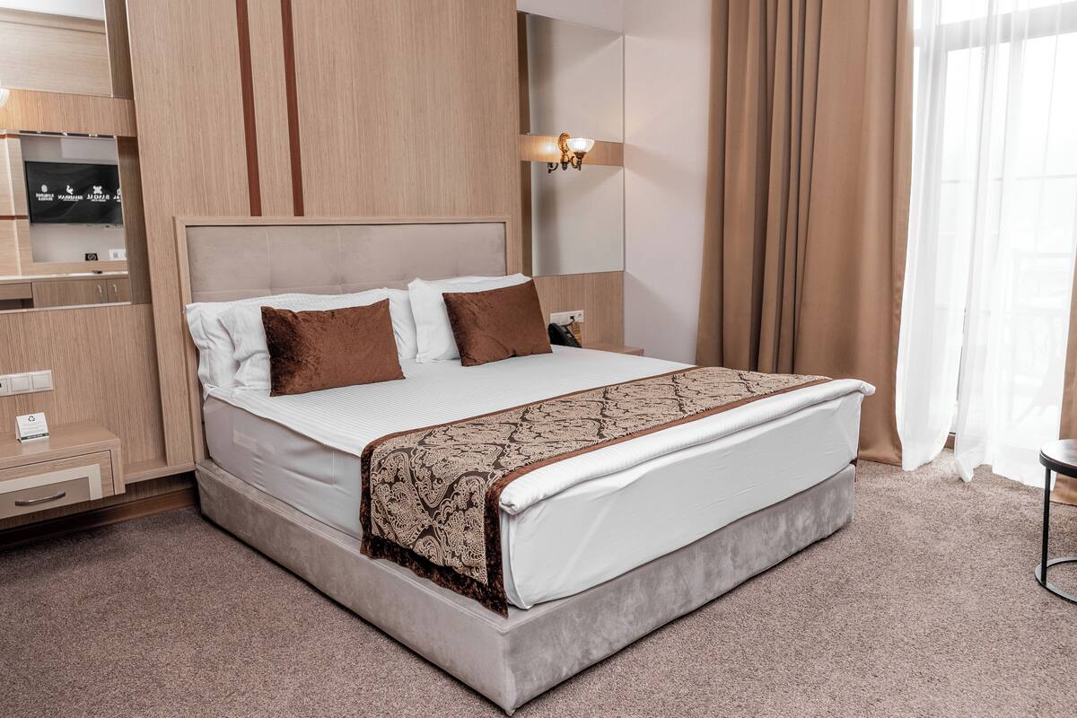 Standard-Doppelzimmer | Minibar, Zimmersafe, Schreibtisch, Bügeleisen/Bügelbrett