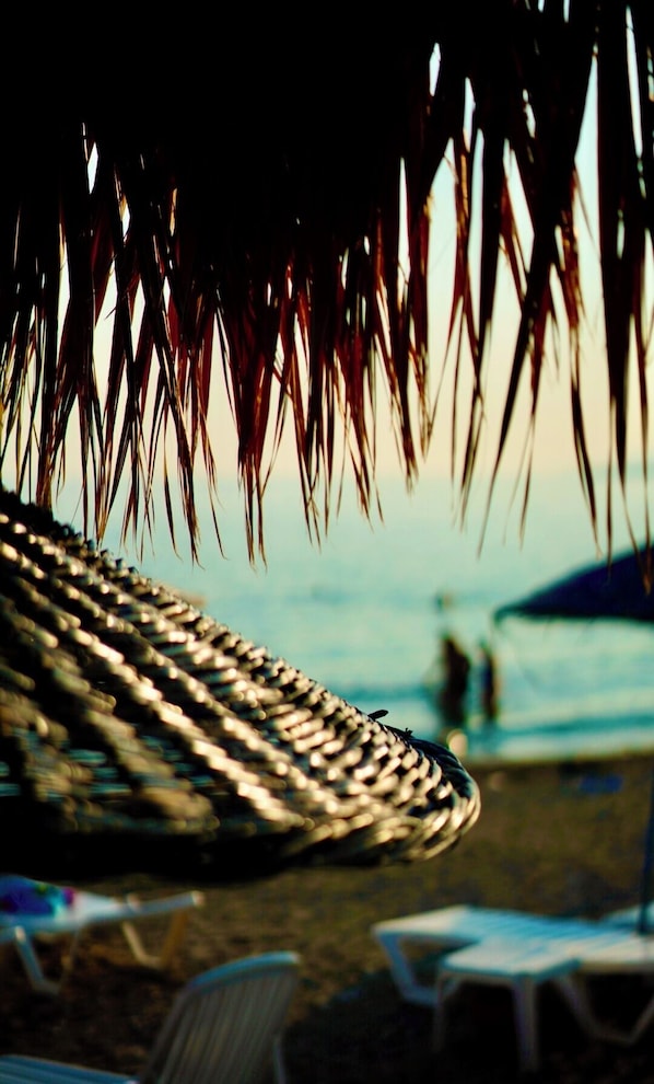 Private beach, sun loungers, beach umbrellas - Club Afrodit (Edremit)