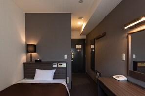In-room safe, desk, blackout curtains, iron/ironing board - Hotel Etwas Tenjin (Fukuoka)