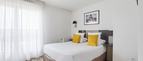 Estudio estándar (2 People) | Caja de seguridad en la habitación, escritorio y insonorización