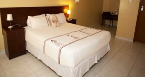 Chambre Double | Coffres-forts dans les chambres, bureau, Wi-Fi gratuit
