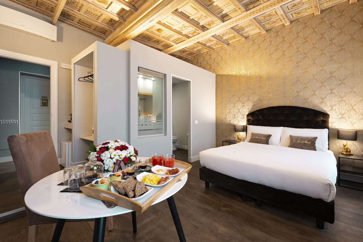 Superior Room, Balcony, City View | Egyptian cotton sheets, premium bedding, down comforters, pillowtop beds