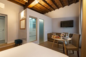 Deluxe-Zimmer, Stadtblick | Badezimmer | Dusche, Regendusche, Designer-Toilettenartikel, Haartrockner