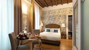 Habitación Deluxe, vista a la ciudad | Sábanas de algodón egipcio, ropa de cama de alta calidad y edredón