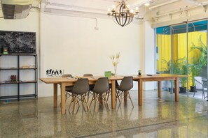 Lobby sitting area - Pula Silom (Bangkok)