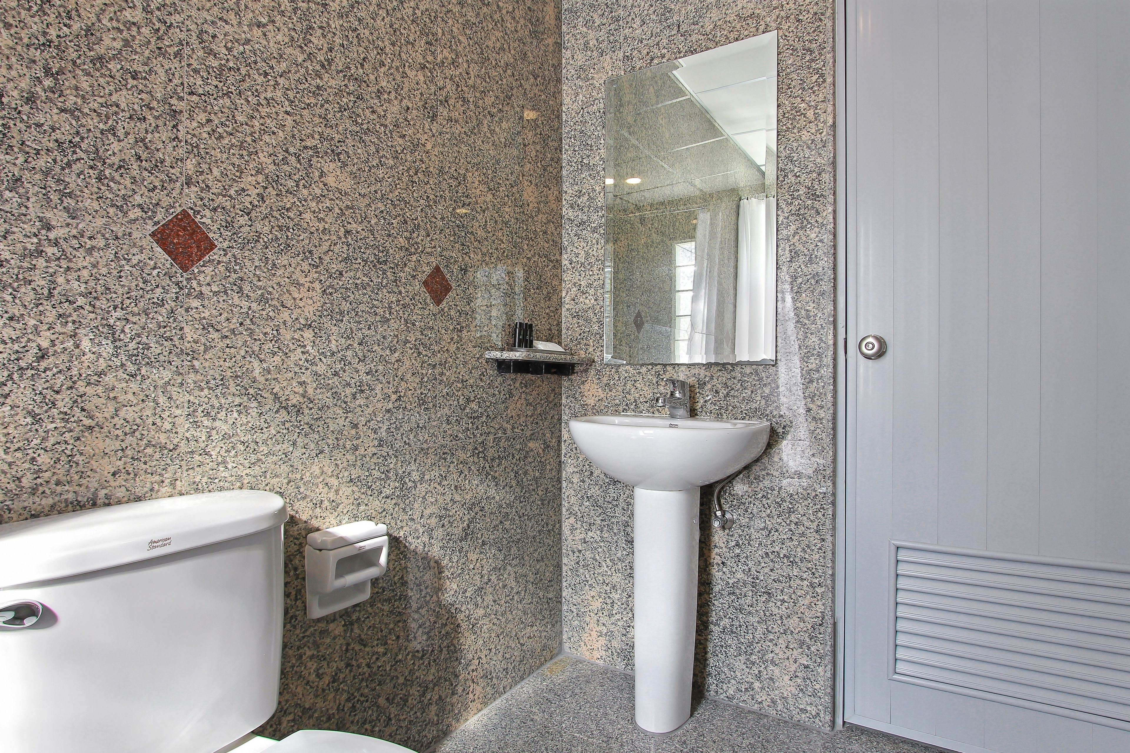 premier king room | bathroom | free toiletries, hair dryer, towels