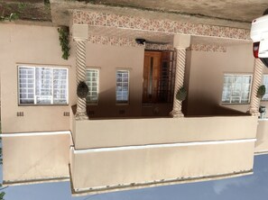 Exterior - Chiloto Guest House (Kasane)