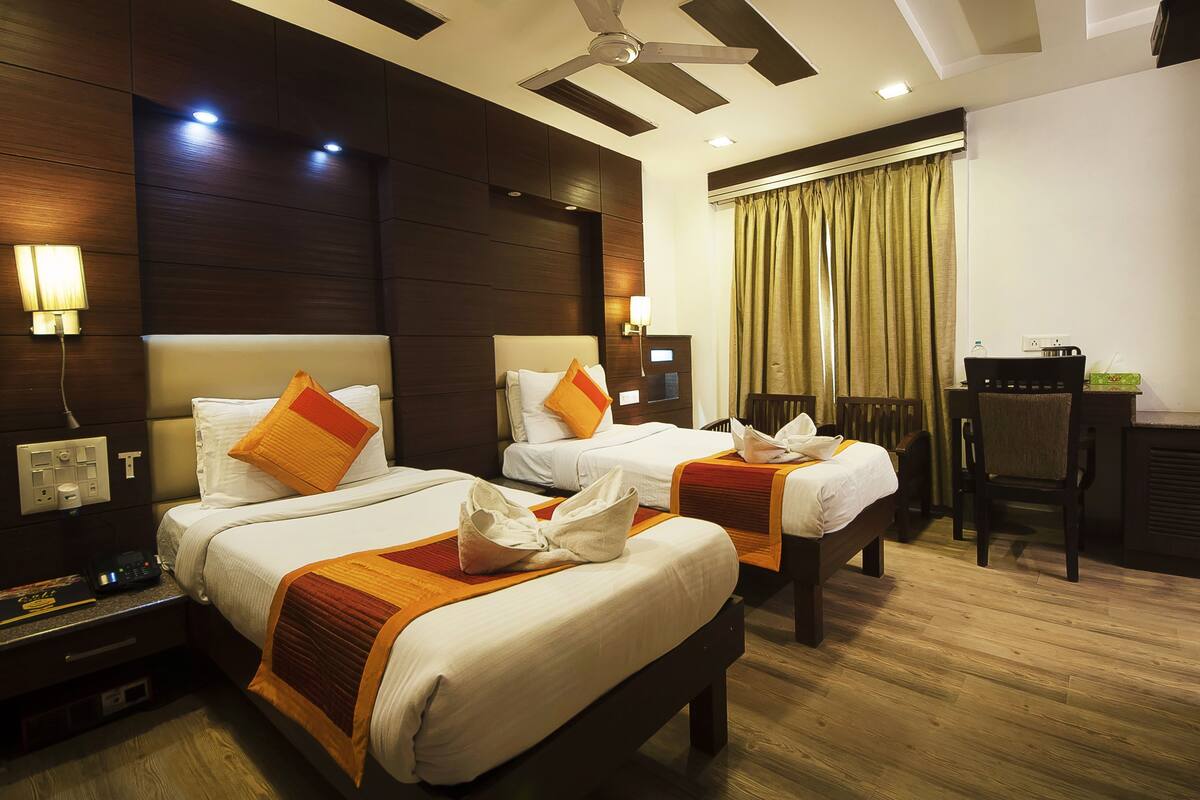 Premium bedding, in-room safe, desk, rollaway beds