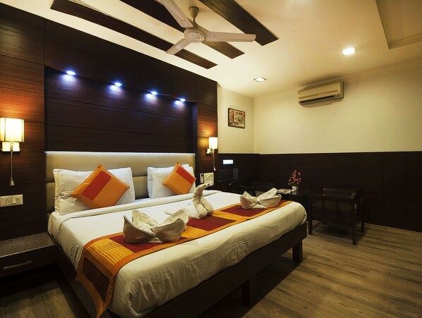 Kamar Double atau Twin Eksekutif | Seprai premium, brankas, meja kerja, dan tempat tidur lipat/tambahan