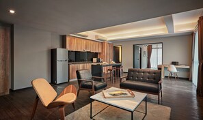 Deluxe Suite, 1 Bedroom | In-room safe, individually furnished, desk, laptop workspace - Tropics Eight Suites (George Town)