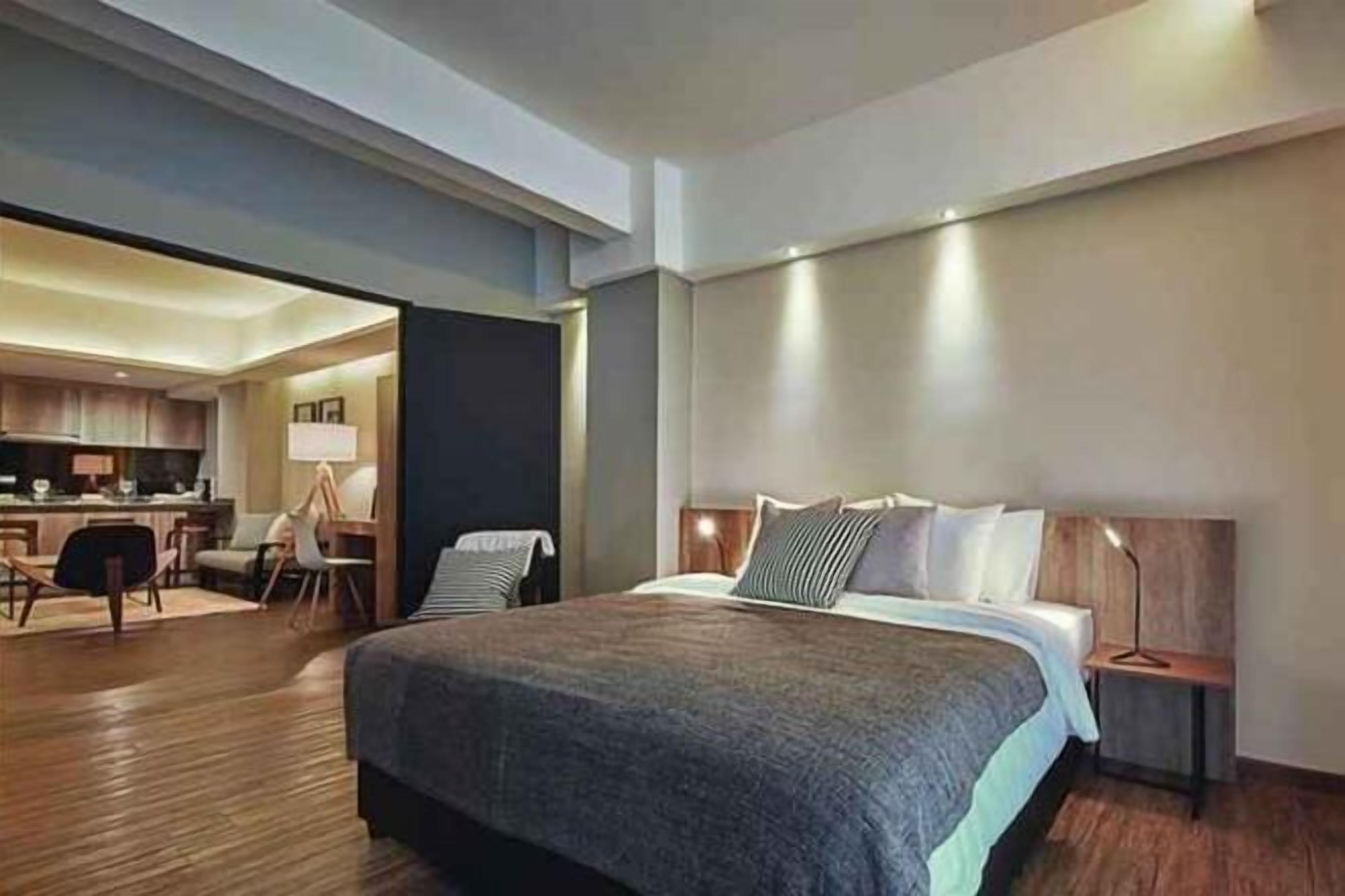 In-room safe, individually furnished, desk, laptop workspace