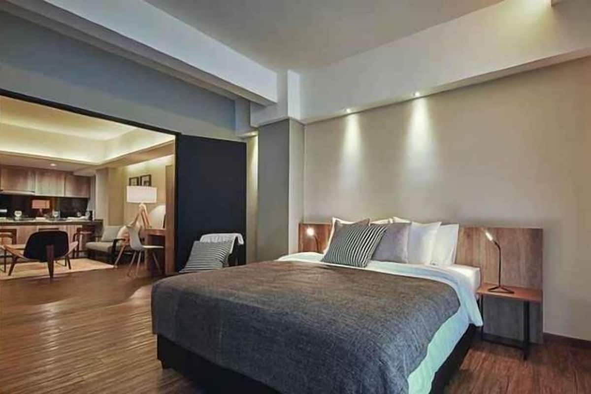 In-room safe, individually furnished, desk, laptop workspace