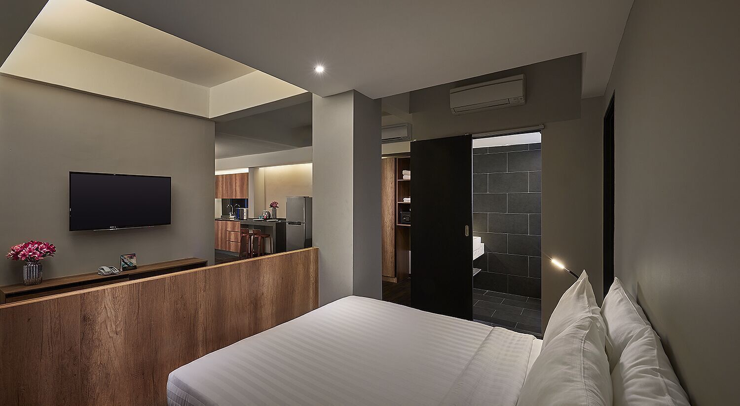 Safe på rommet, individuelt innredet og skrivebord