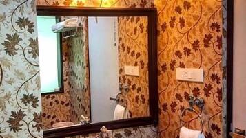 Shower, free toiletries, towels