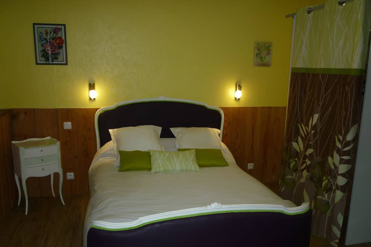 1 bedroom, premium bedding, pillowtop beds, in-room safe