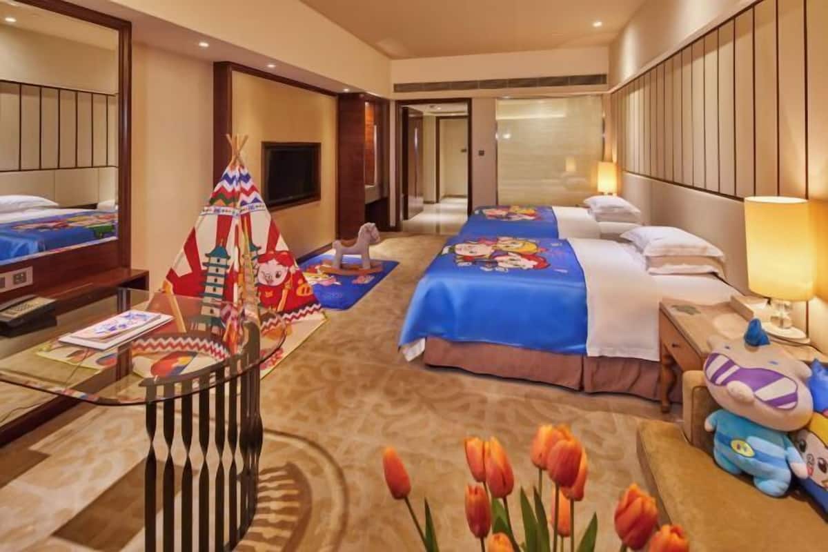 Hochwertige Bettwaren, Minibar, Zimmersafe, Schreibtisch