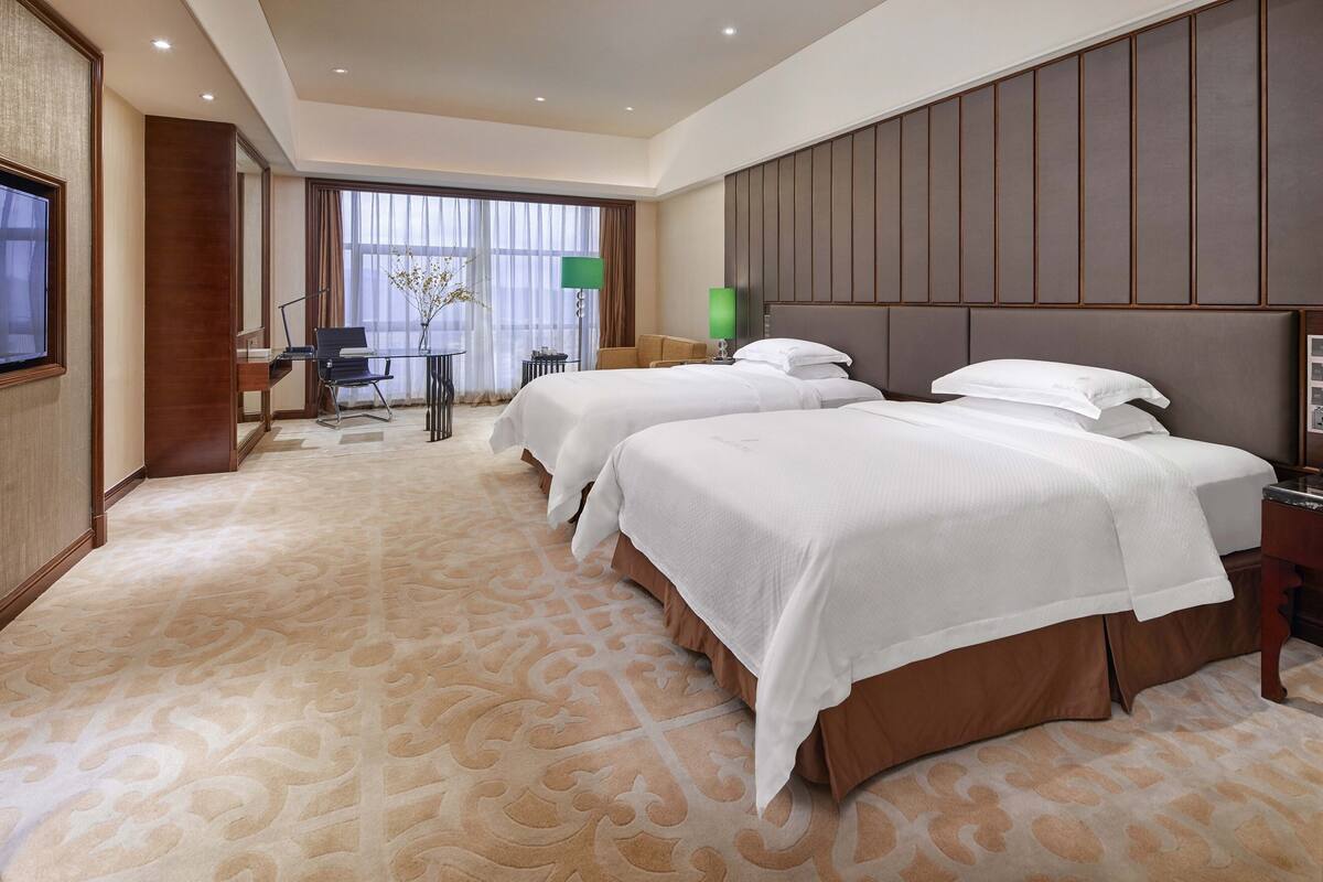 Superior Double Room | Premium bedding, minibar, in-room safe, desk