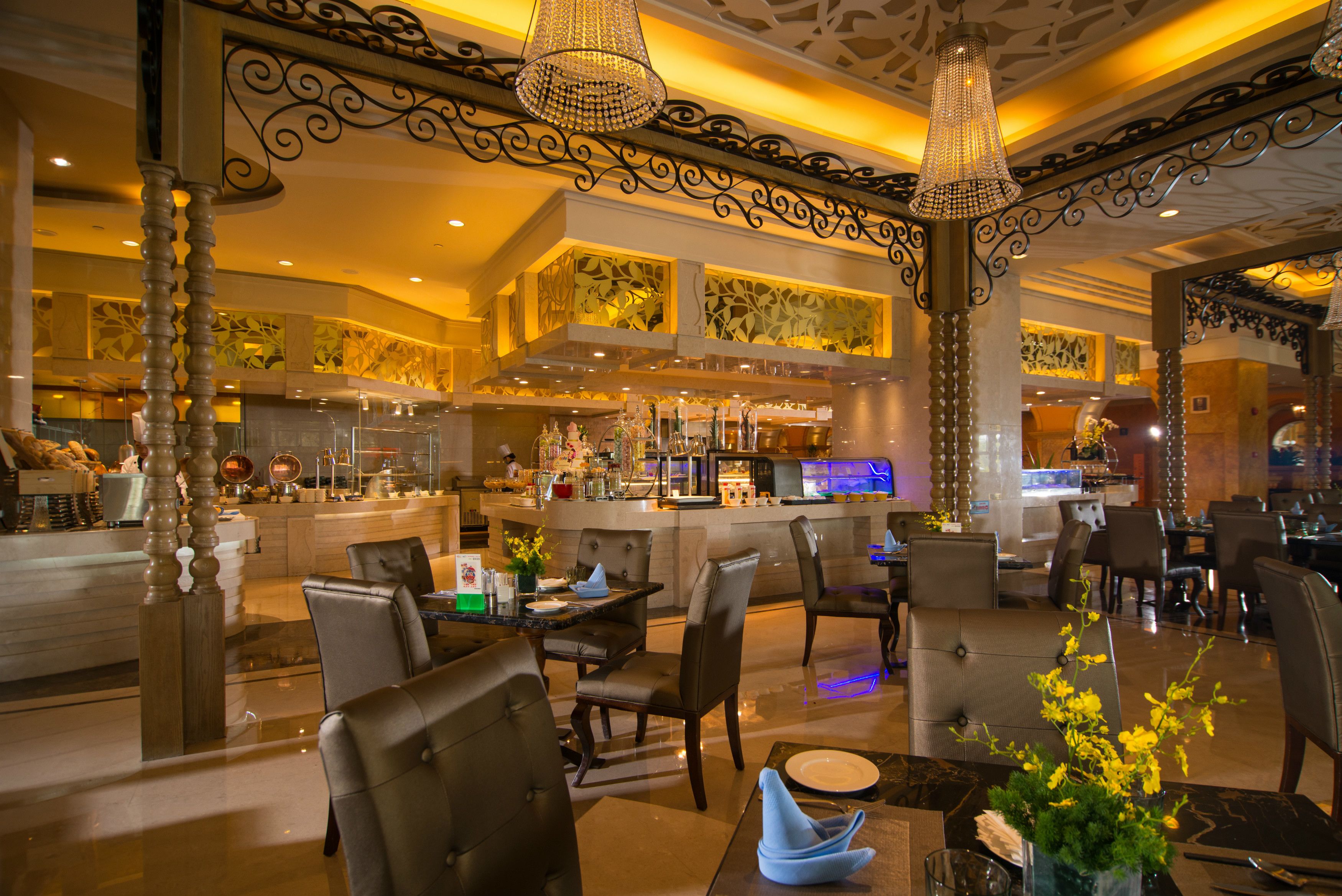 3 restaurants, breakfast, lunch served; local and international cuisine