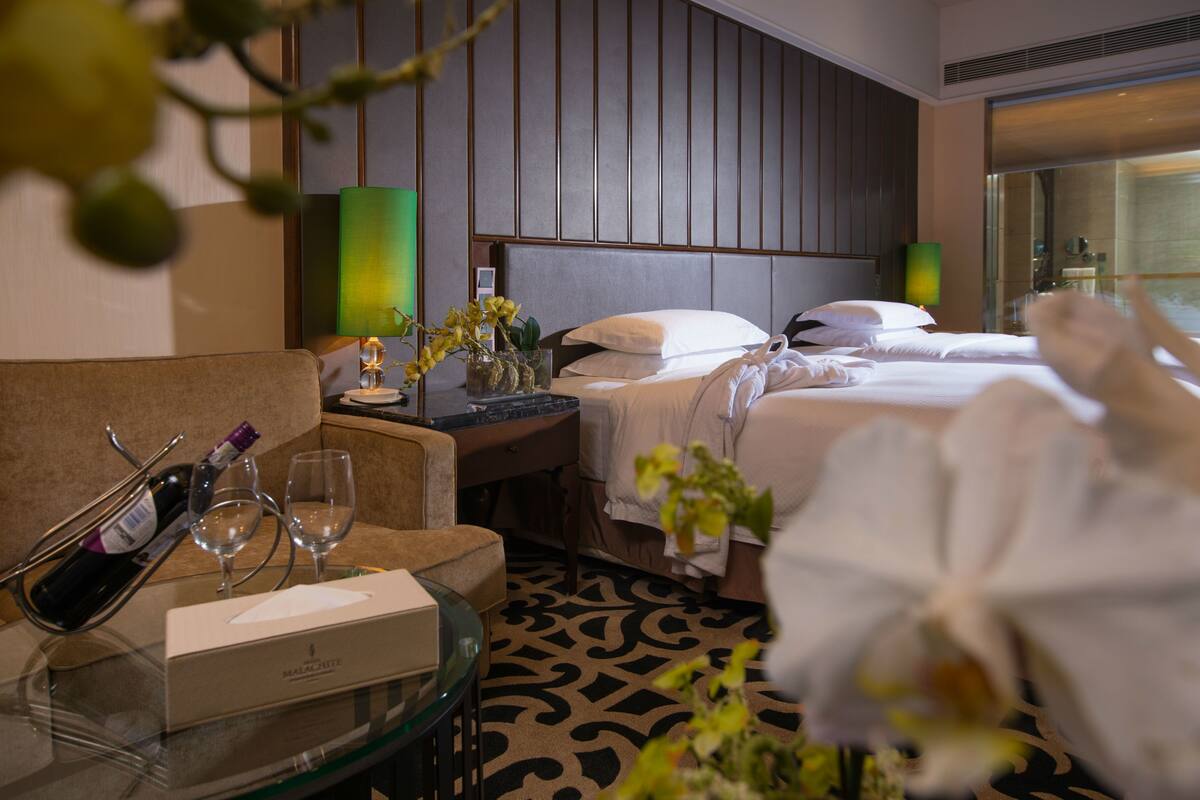 Executive Twin Room | Premium bedding, minibar, in-room safe, desk