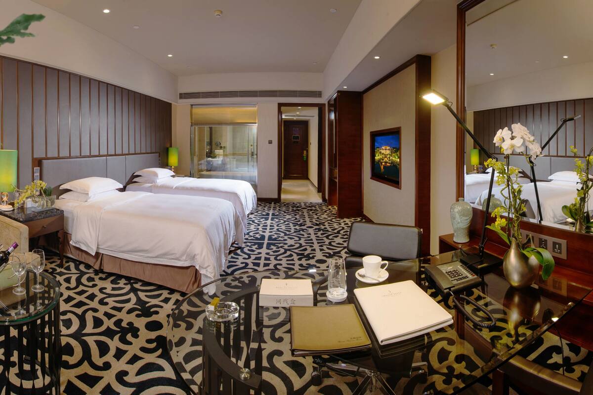 Premium bedding, minibar, in-room safe, desk