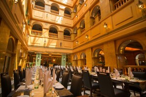 3 restaurants; breakfast, lunch, and dinner served